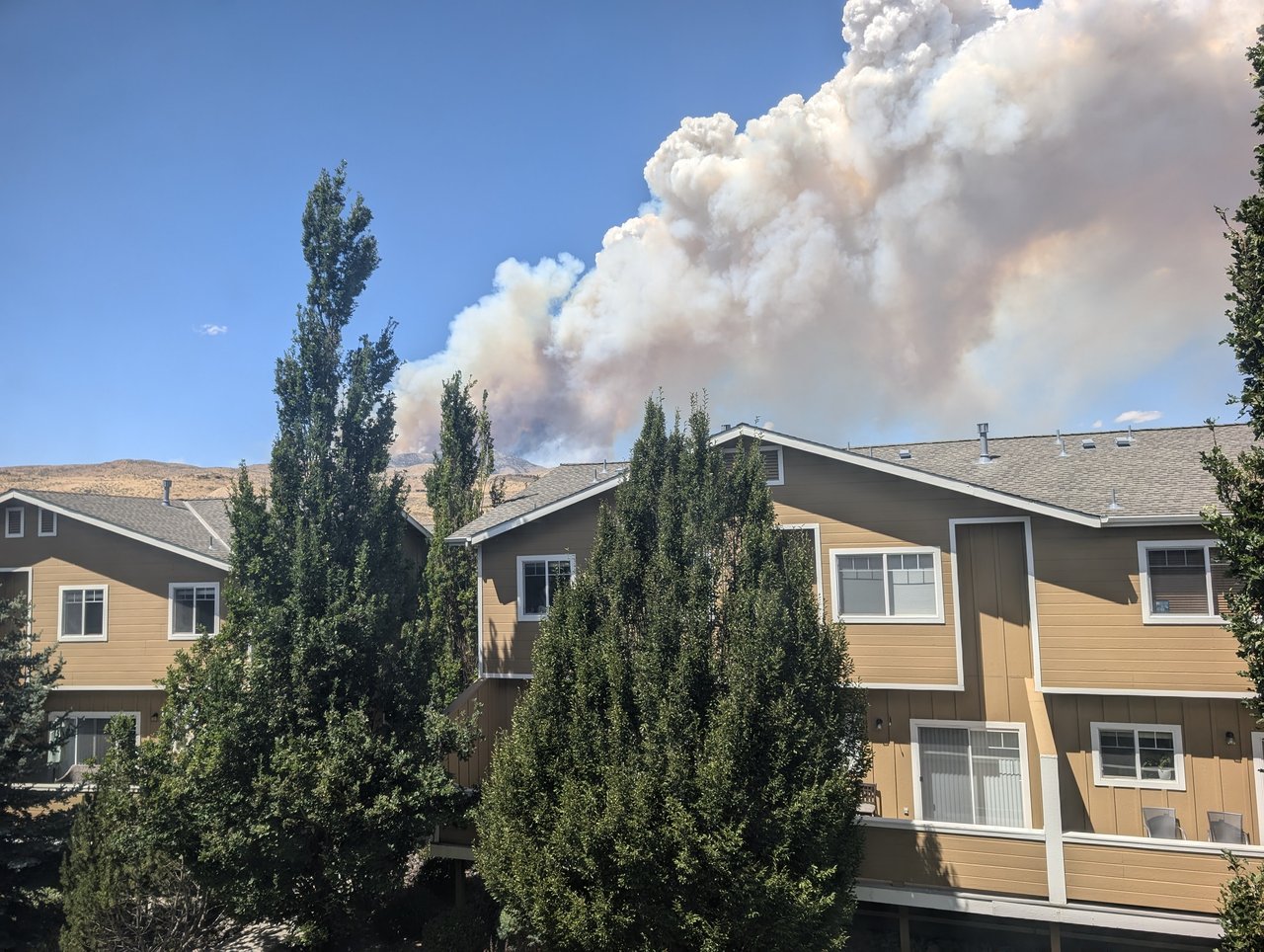 Hawk fire smoke rising over the homes that afternoon