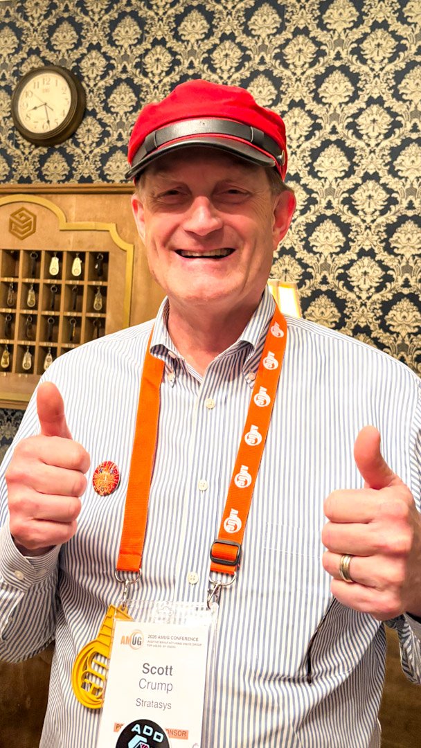 An AMUG guest in a red Mario hat giving two thumbs up