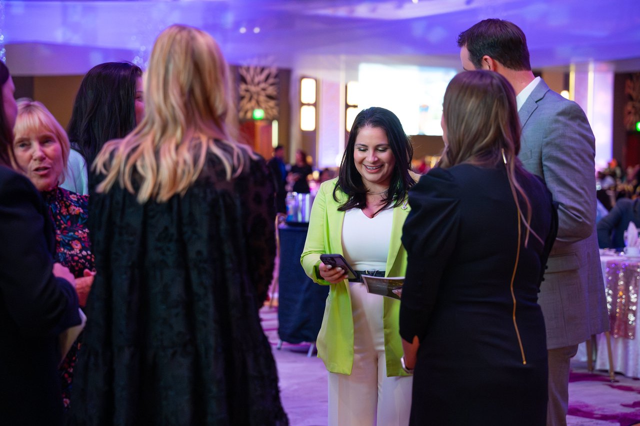 Renown guests talking together beside the tables