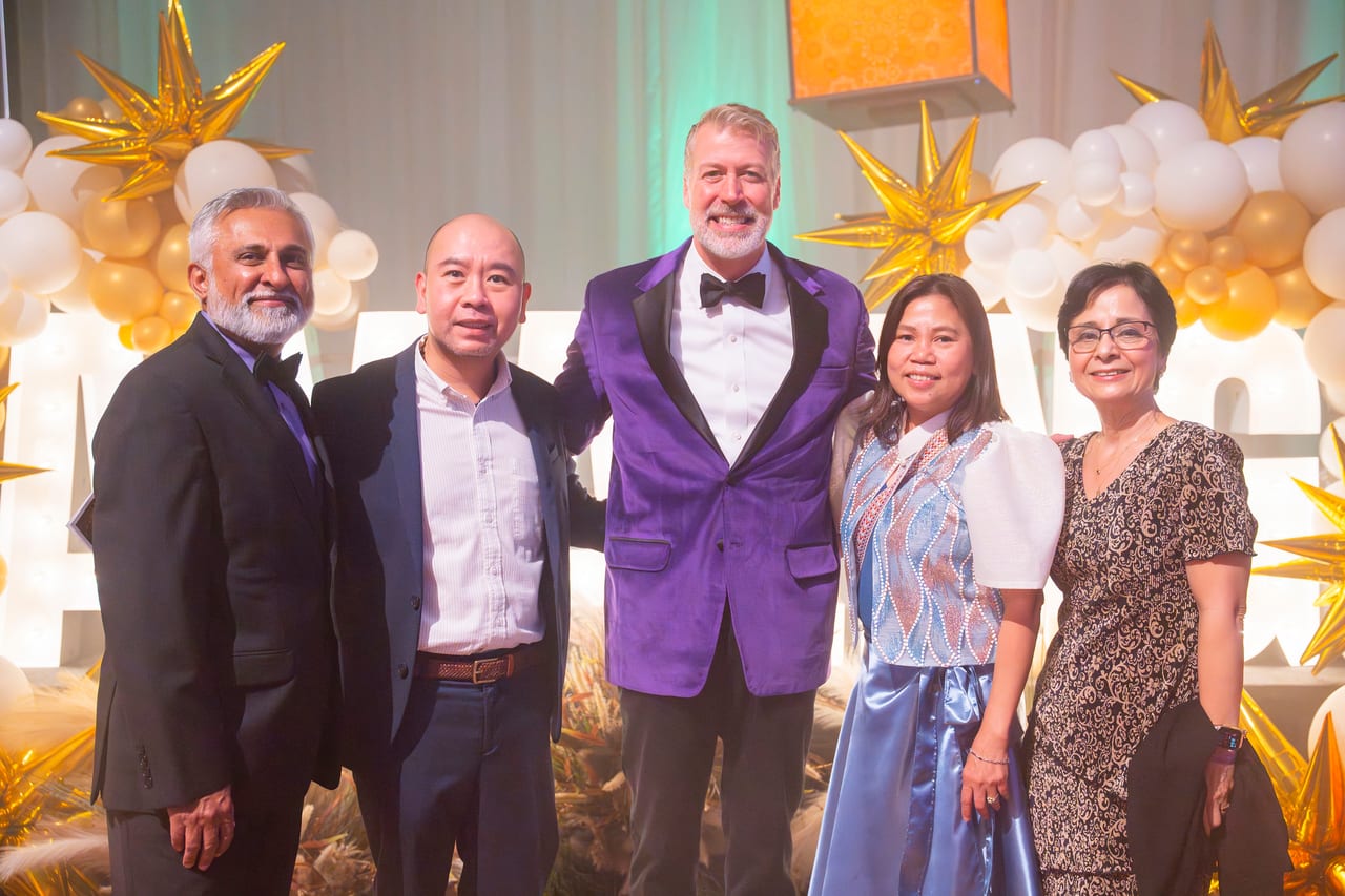 Five Renown leaders posing together at the AMAZING balloon wall