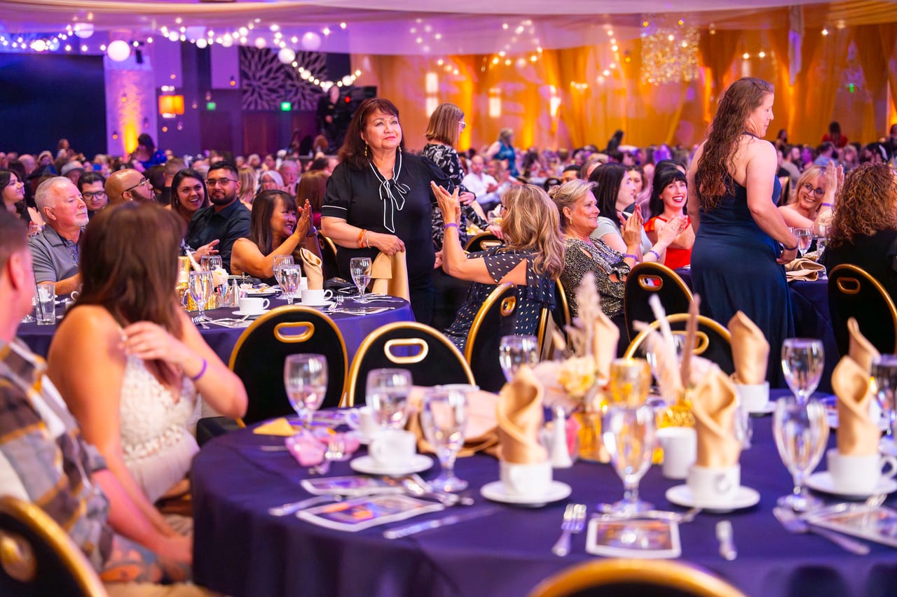 Renown tables cheering as an honoree makes her way through the room