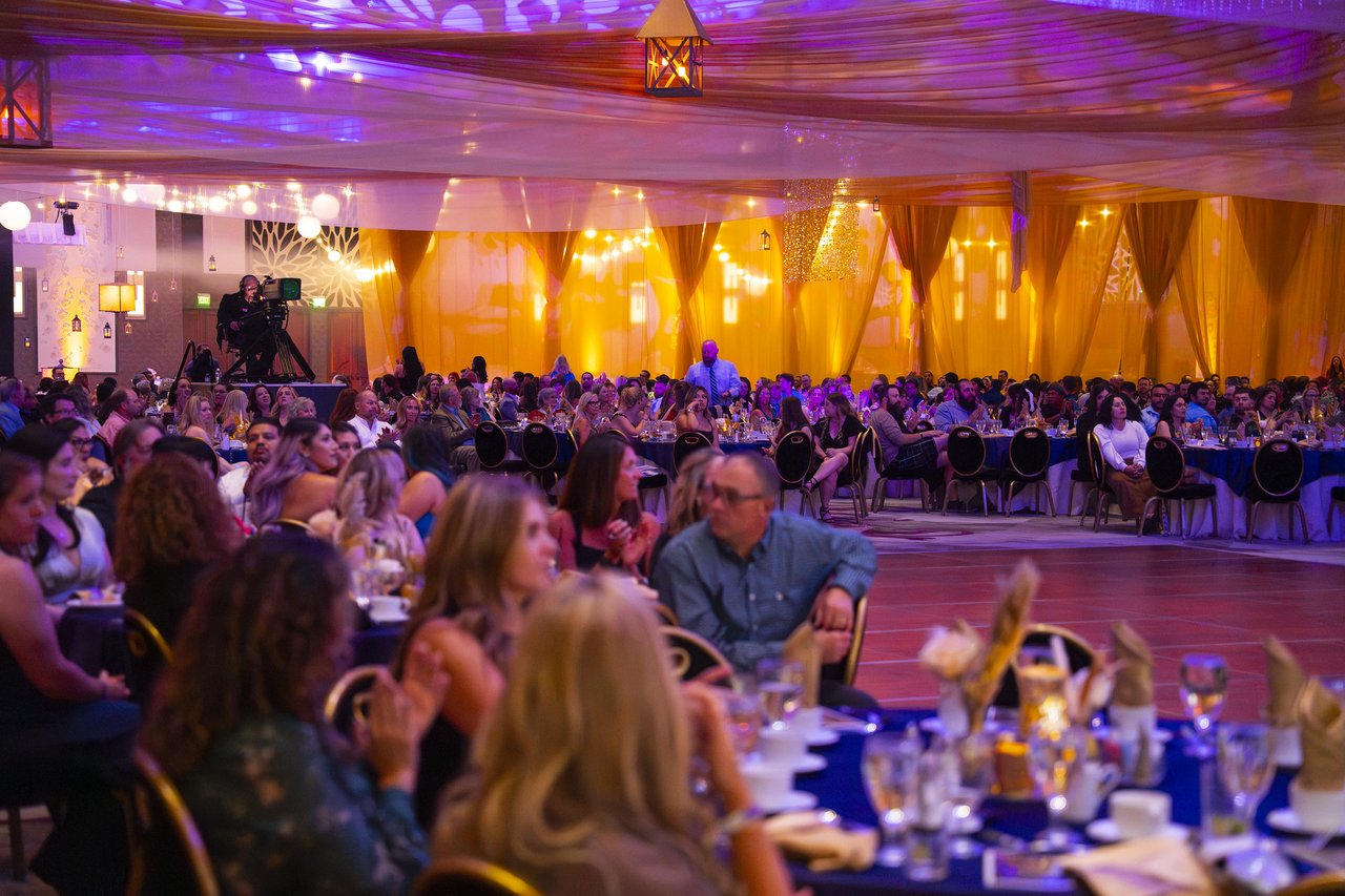 Renown tables cheering for the honorees