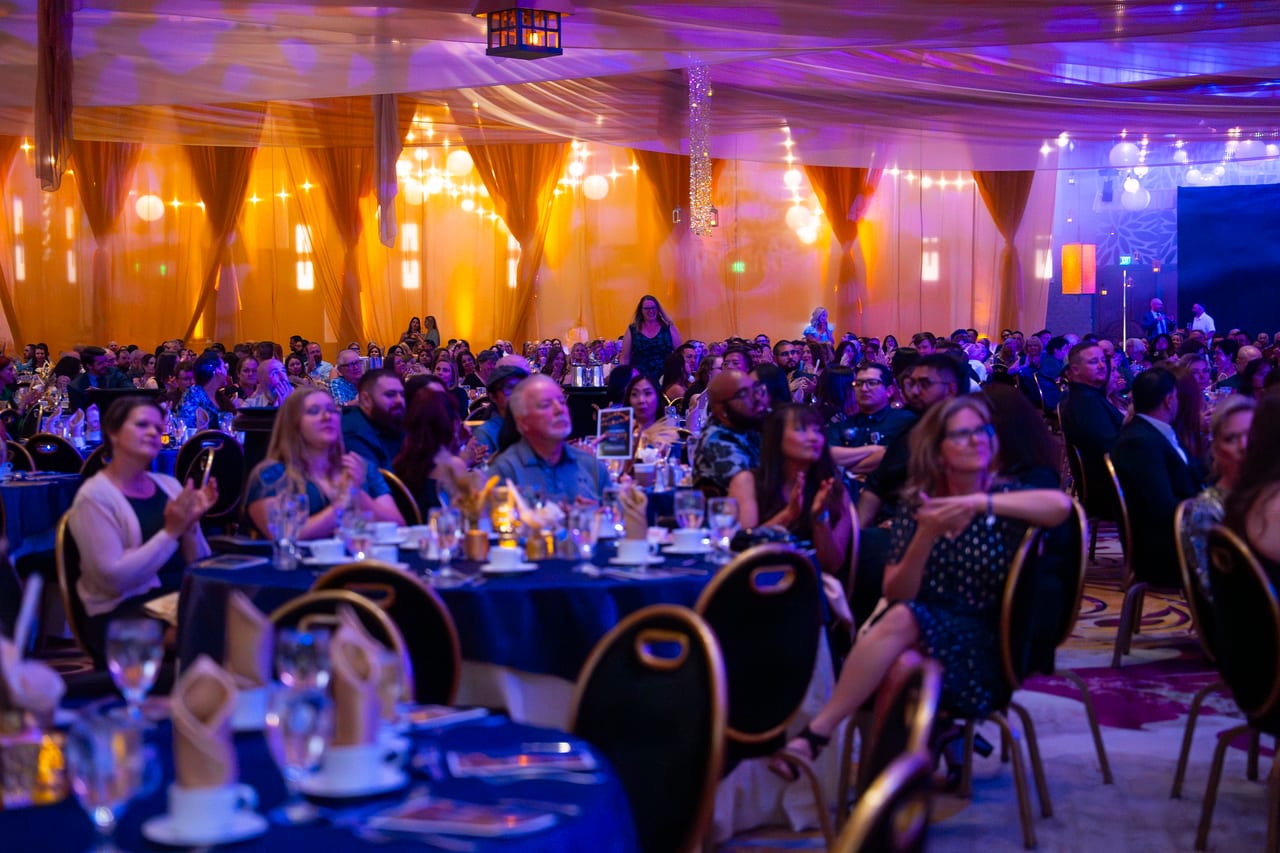 The whole ballroom of Renown guests applauding during the program