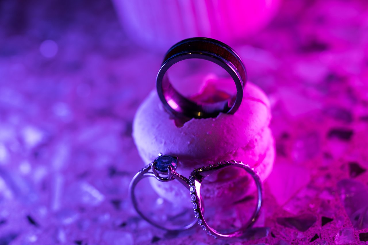 The rings with the cupcakes at night