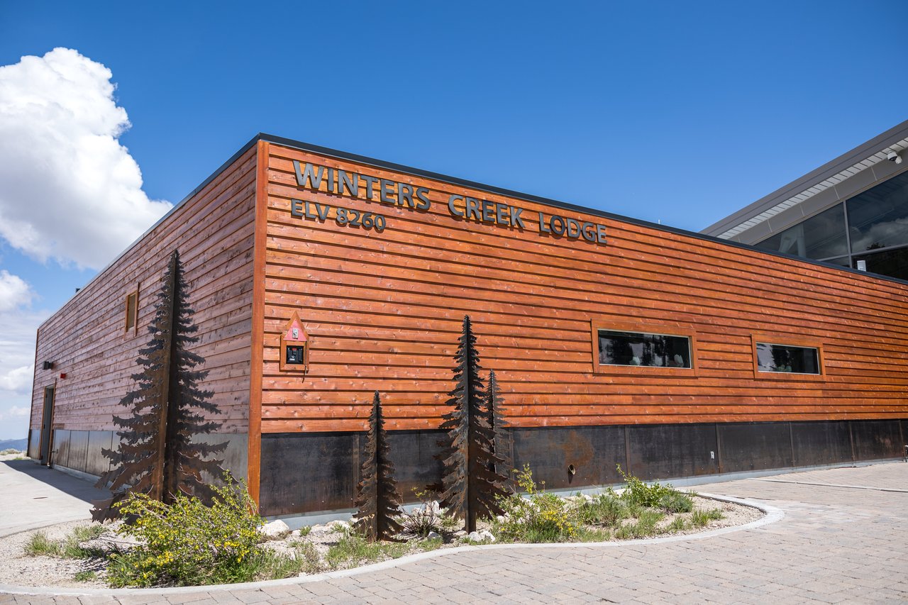 Winters Creek Lodge with its sign at Mt Rose