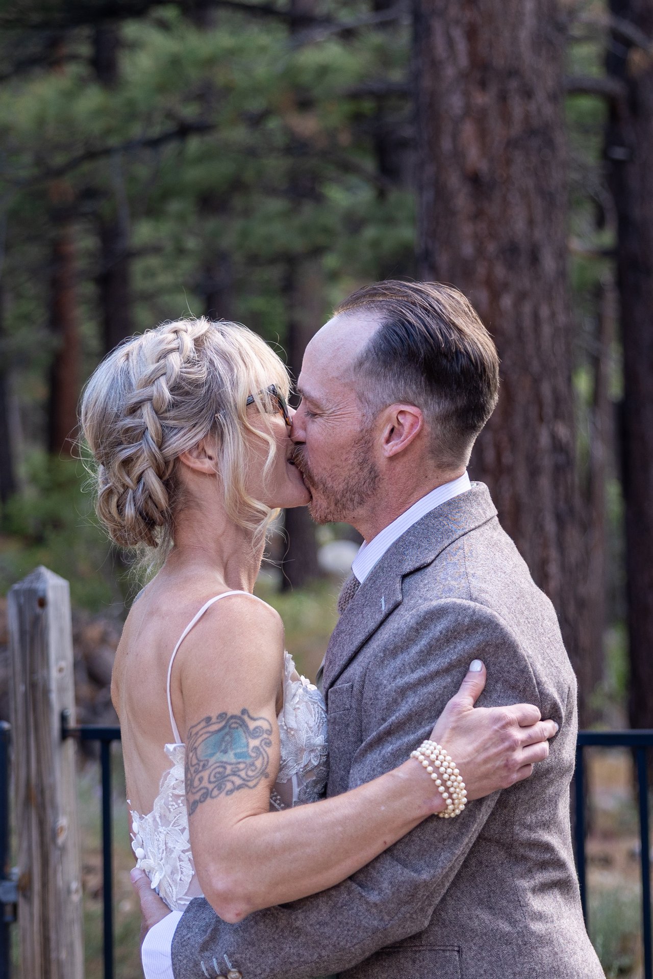 Amy and Justin share their first kiss as a married couple