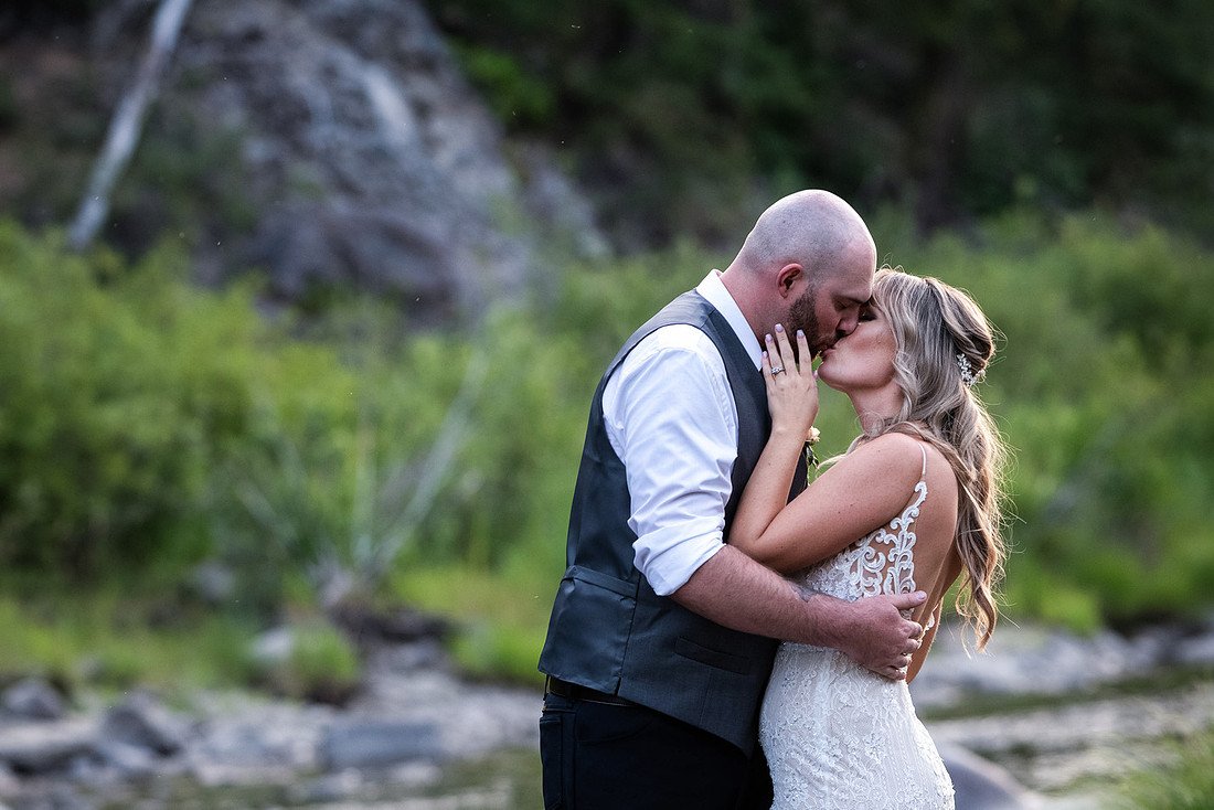 Kiss by the river