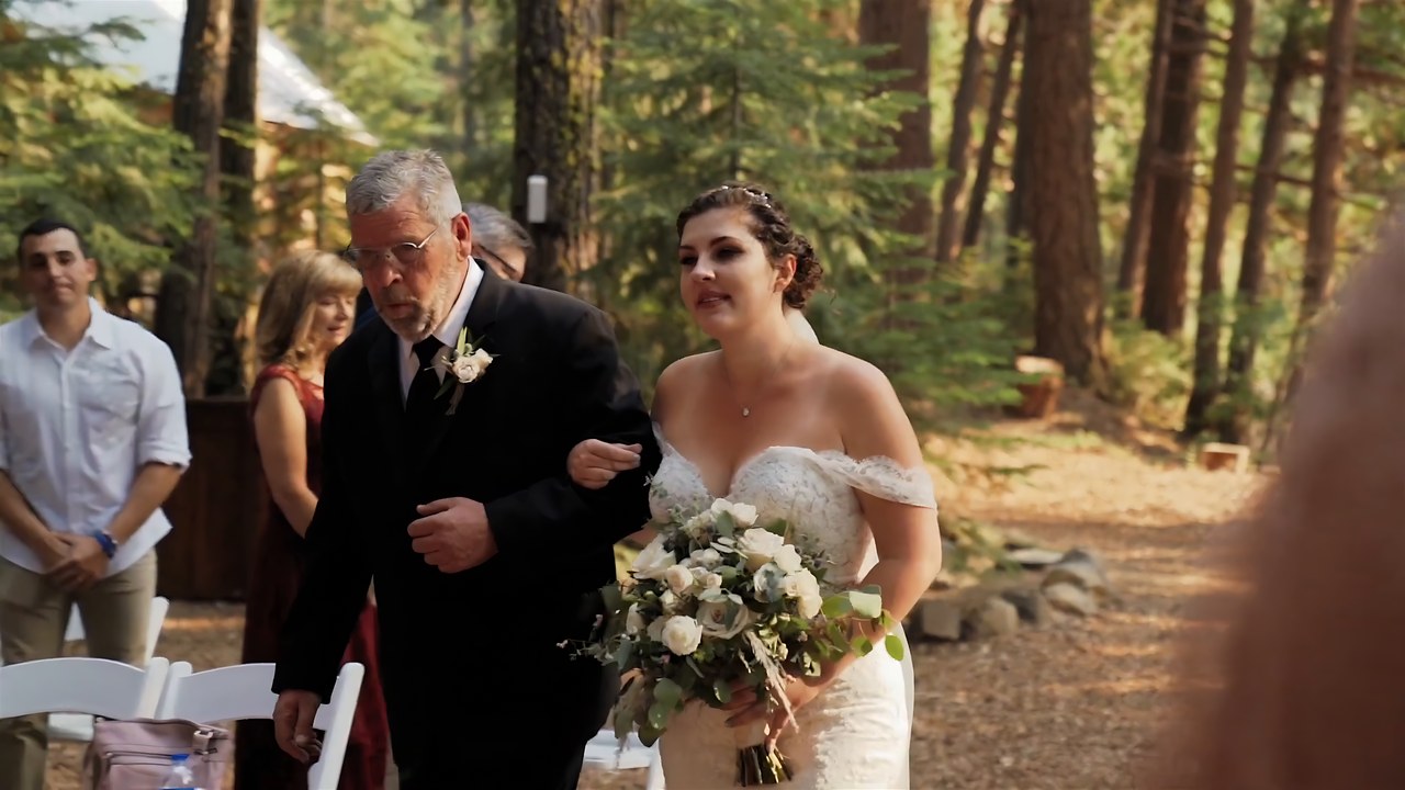 Jessie walks down the aisle with her dad