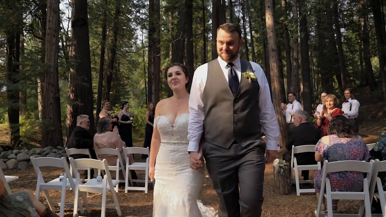 Jessie and Jeff walk back up the aisle as husband and wife