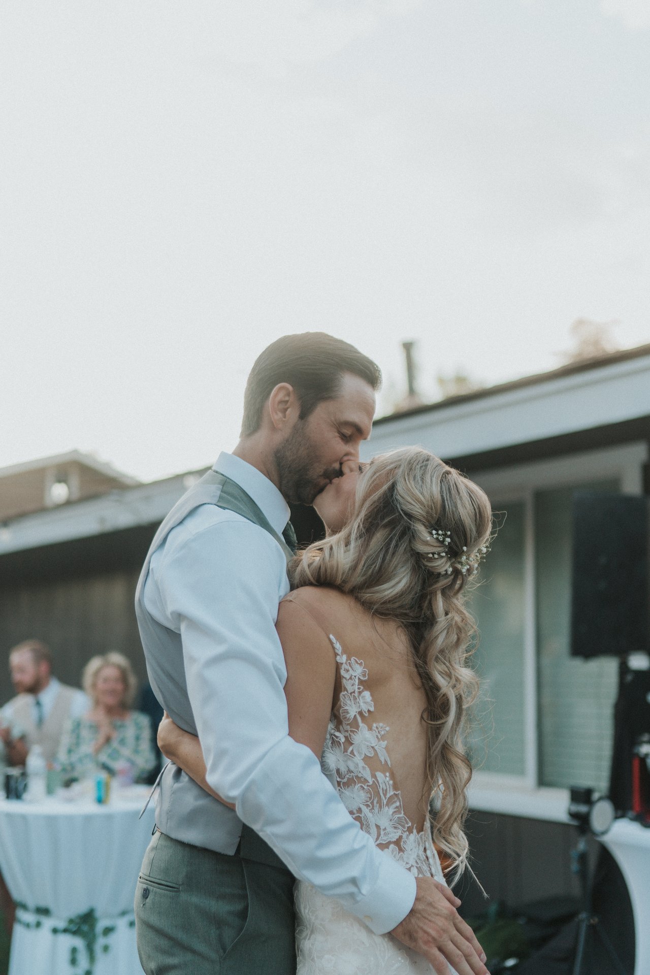 Jeremy kisses Lexy during their dance