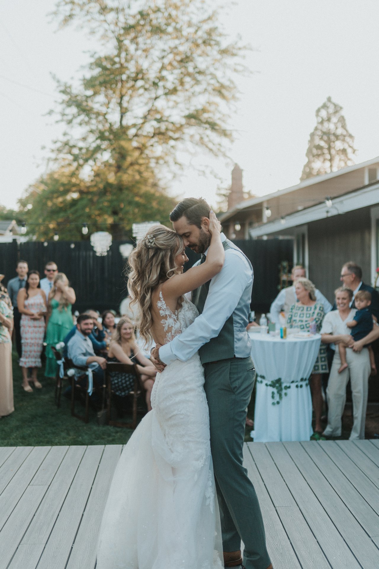 A kiss during the first dance
