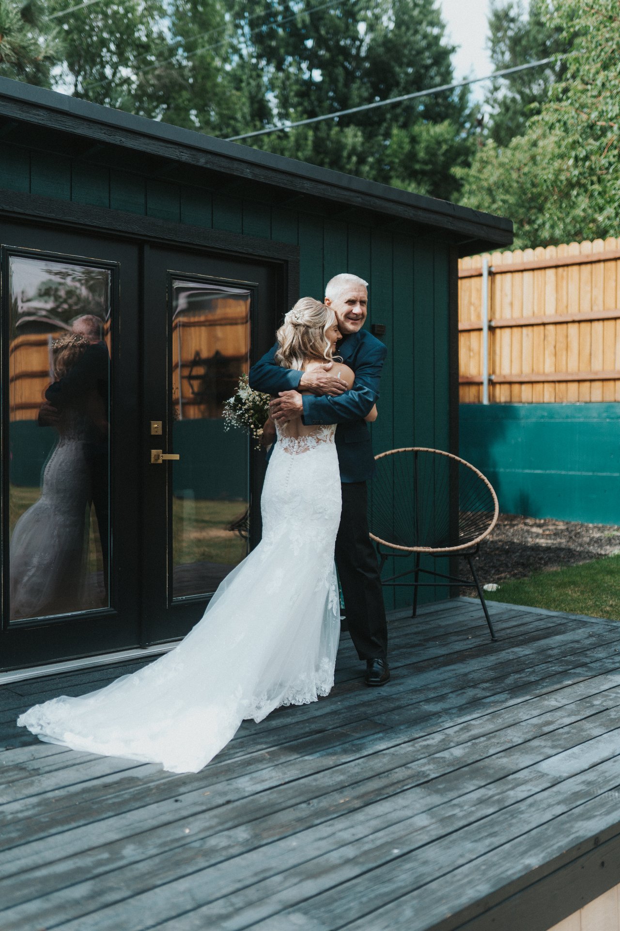 Lexy hugs her dad at their first look