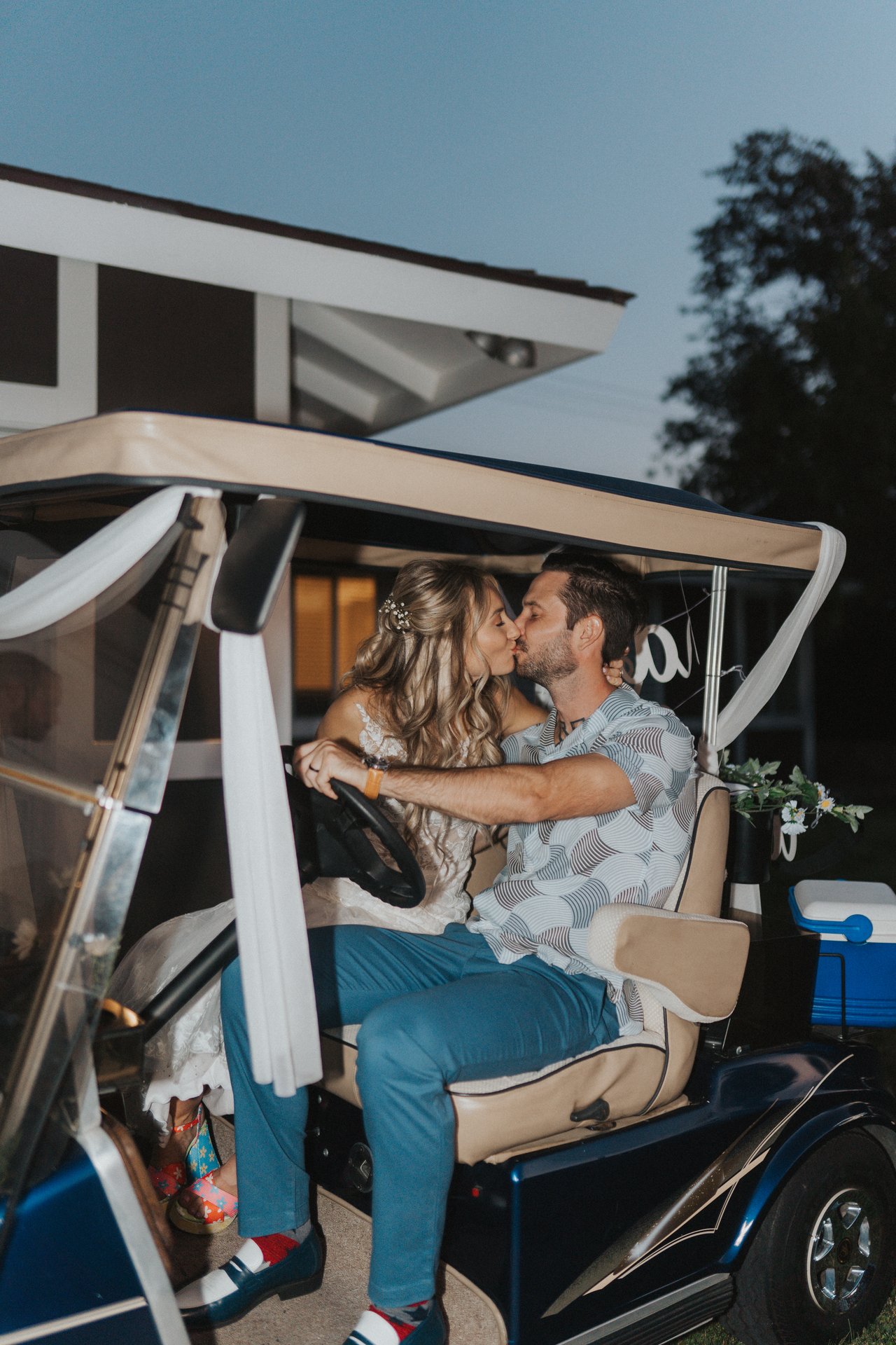 Lexy and Jeremy share another kiss in the golf cart
