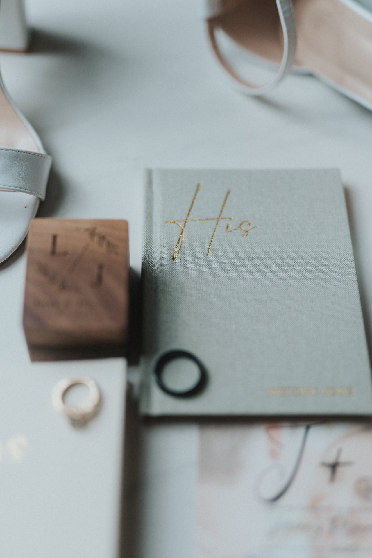 The His vow book with both rings
