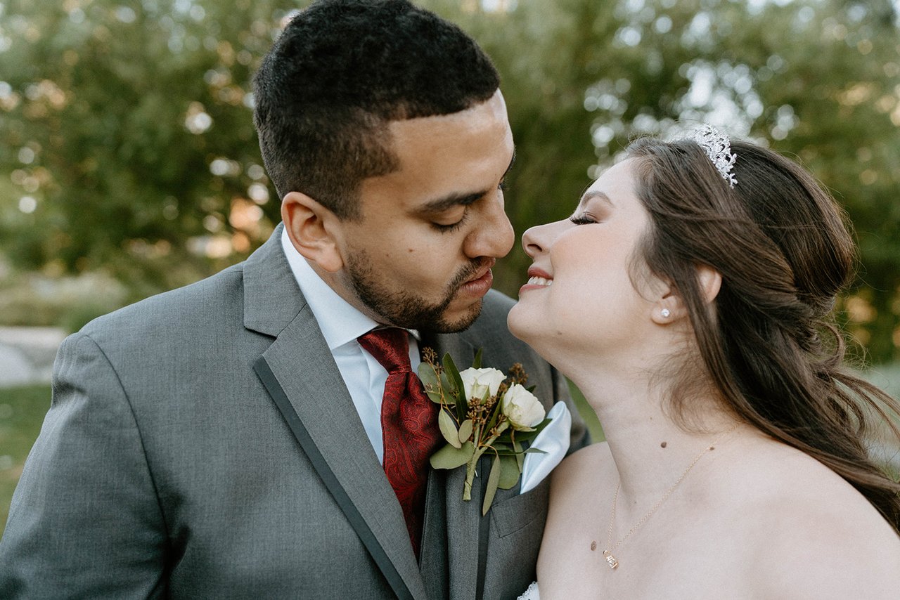 Montse and Jason nose to nose, her tiara in the sun